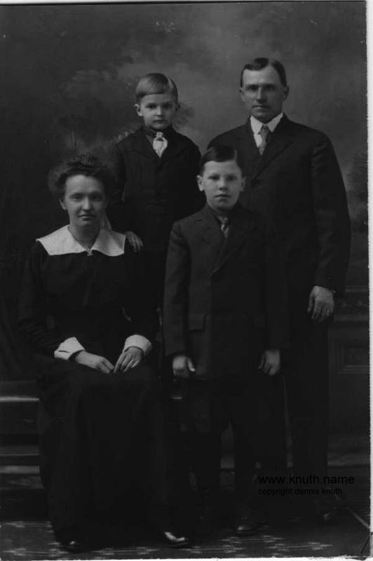 Henry Smith Walter Smith Victor Smith Elena Smith (large) Knuth